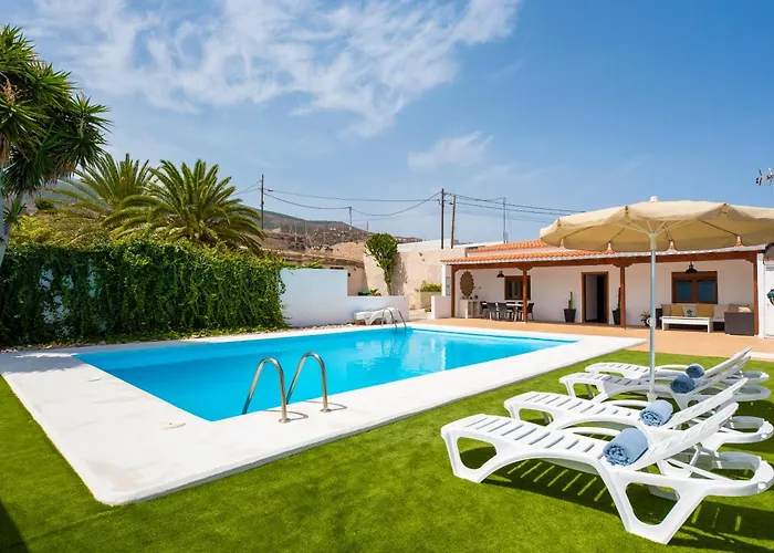 Private House With Pool & Garden