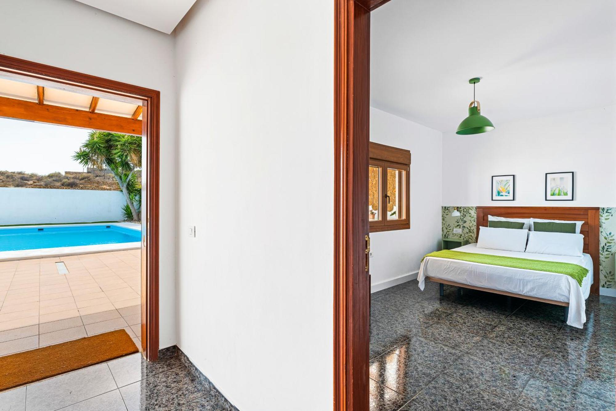 Private House With Pool & Garden Holiday home *