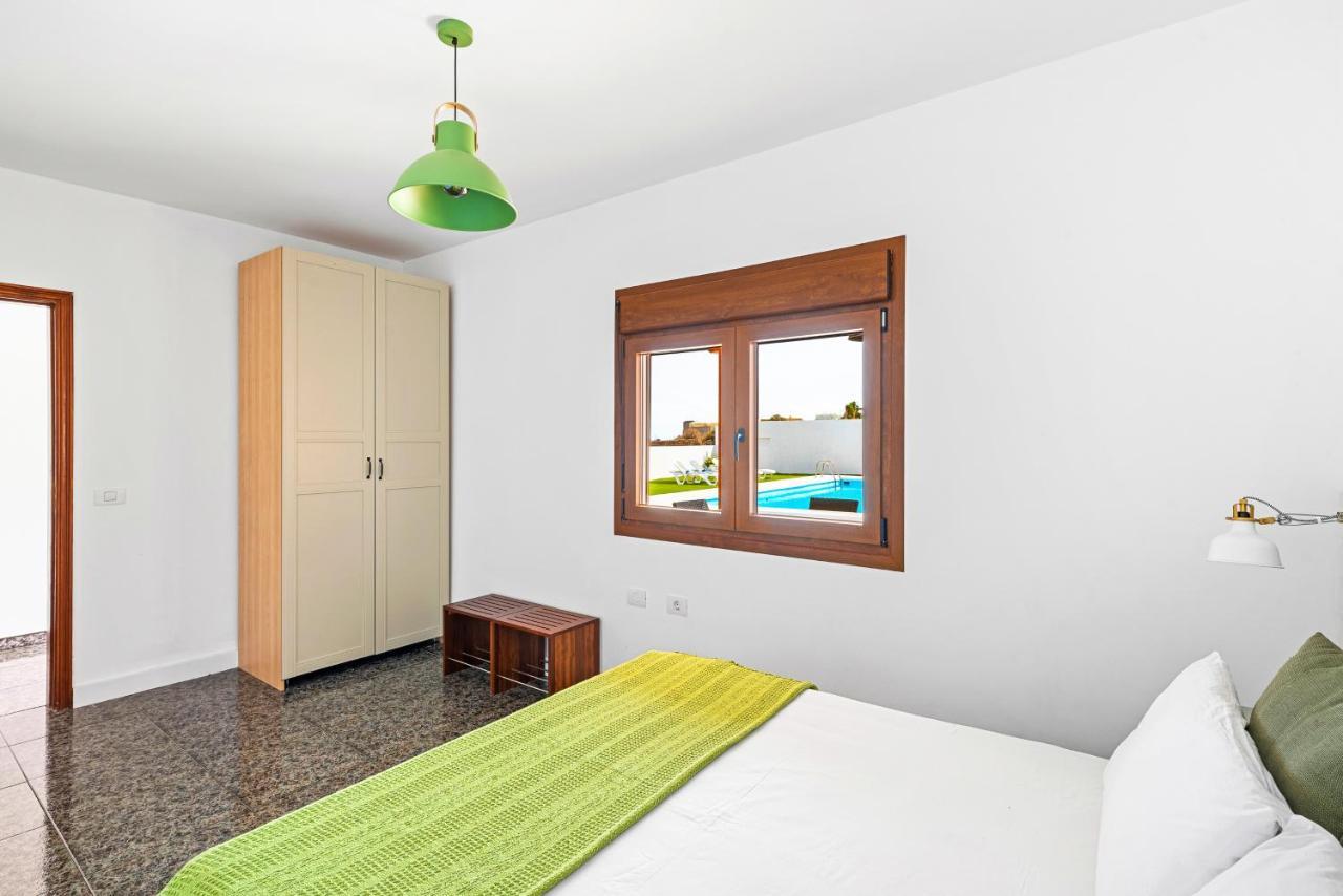 Private House With Pool & Garden Vakantiehuis