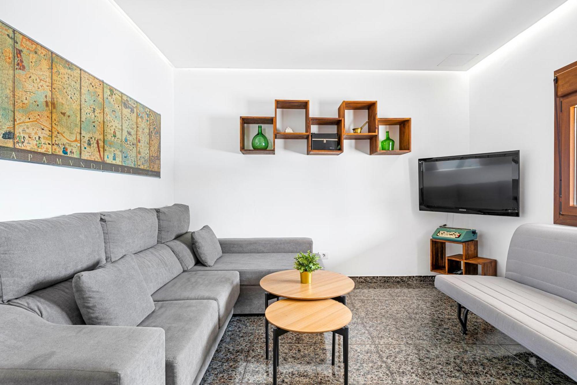 Private House With Pool & Garden Vakantiehuis