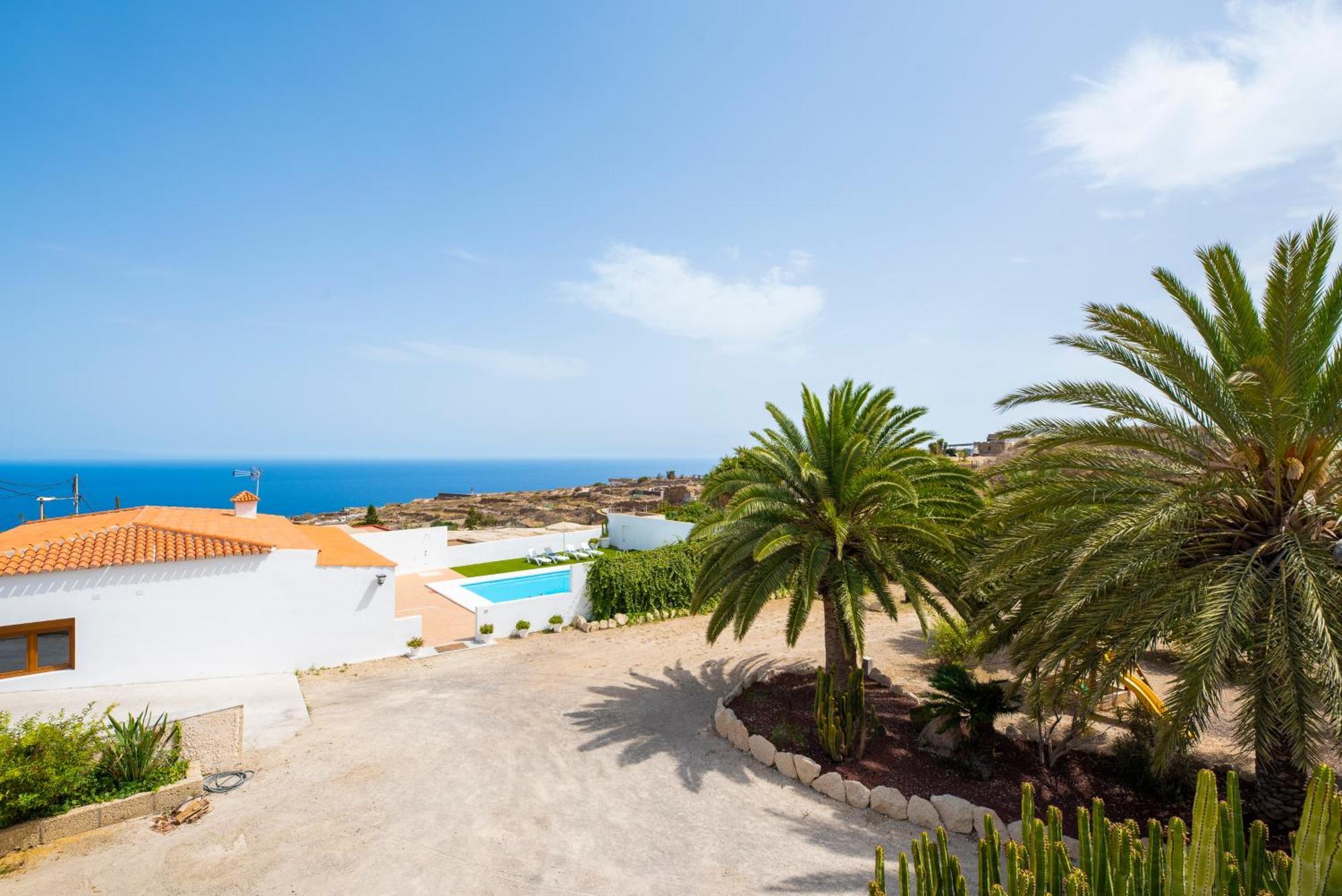 Private House With Pool & Garden Vakantiehuis